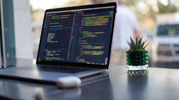 Quels sont les contenus et les durées des formations en programmation ?
