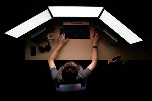 Quels sont les bénéfices et les limites des formations en programmation ?