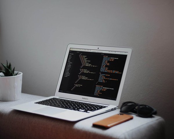 Quels sont les langages et les frameworks les plus adaptés à vos besoins en programmation?